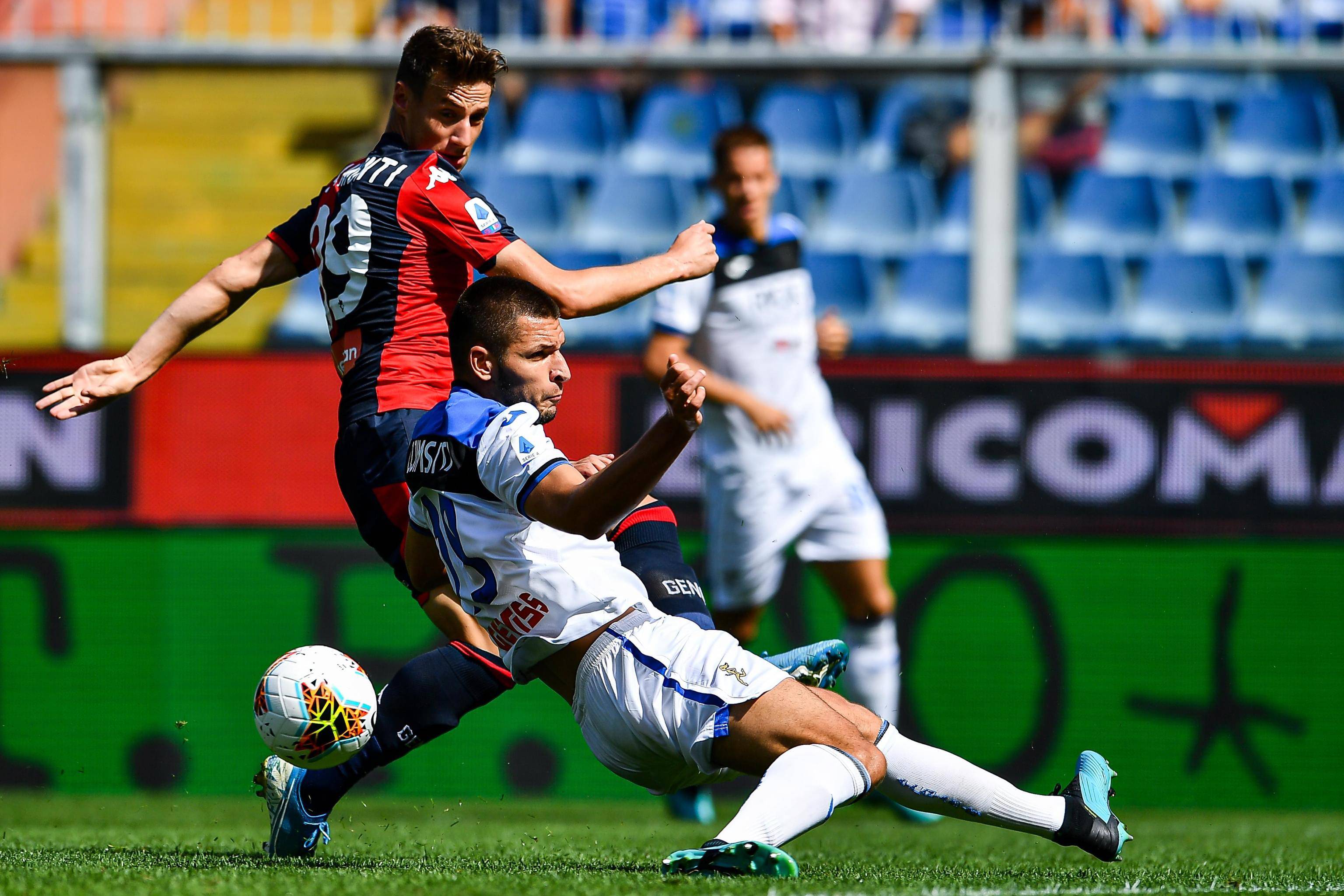 开云体育下载-足球联赛中引人入胜的激烈对决