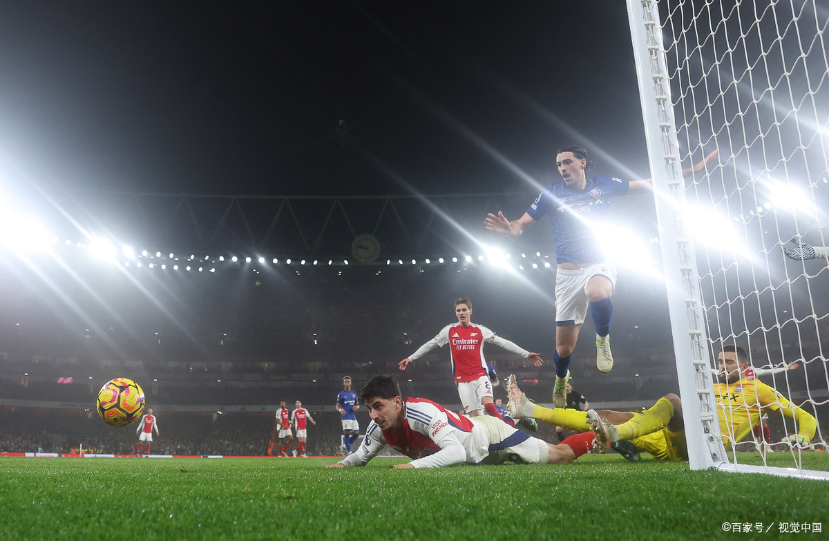 球队在比赛中打出了激烈的进攻 球队在比赛中打出了激烈的进攻