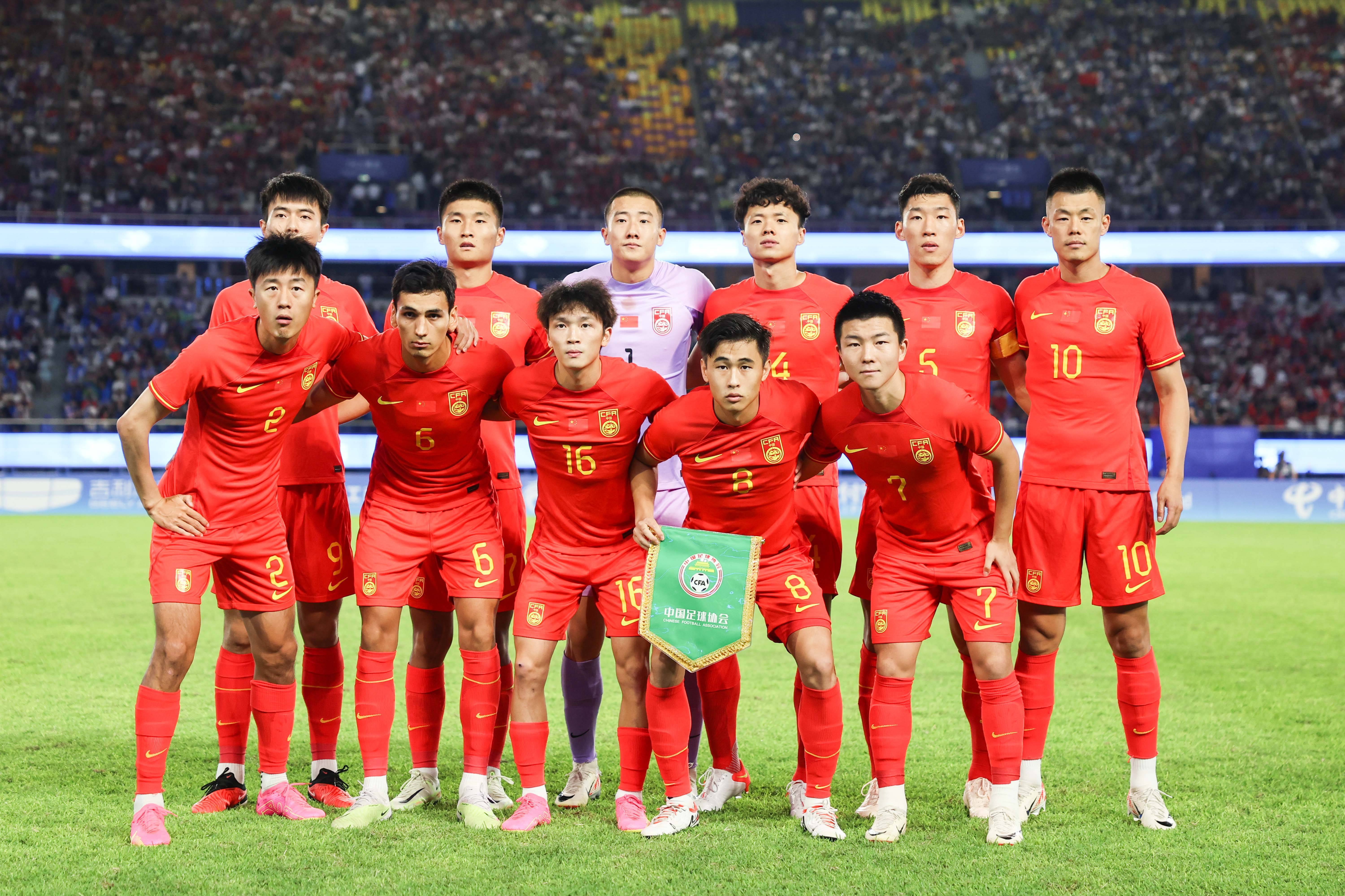 精彩足球对决报导，球员实力得到认可的简单介绍