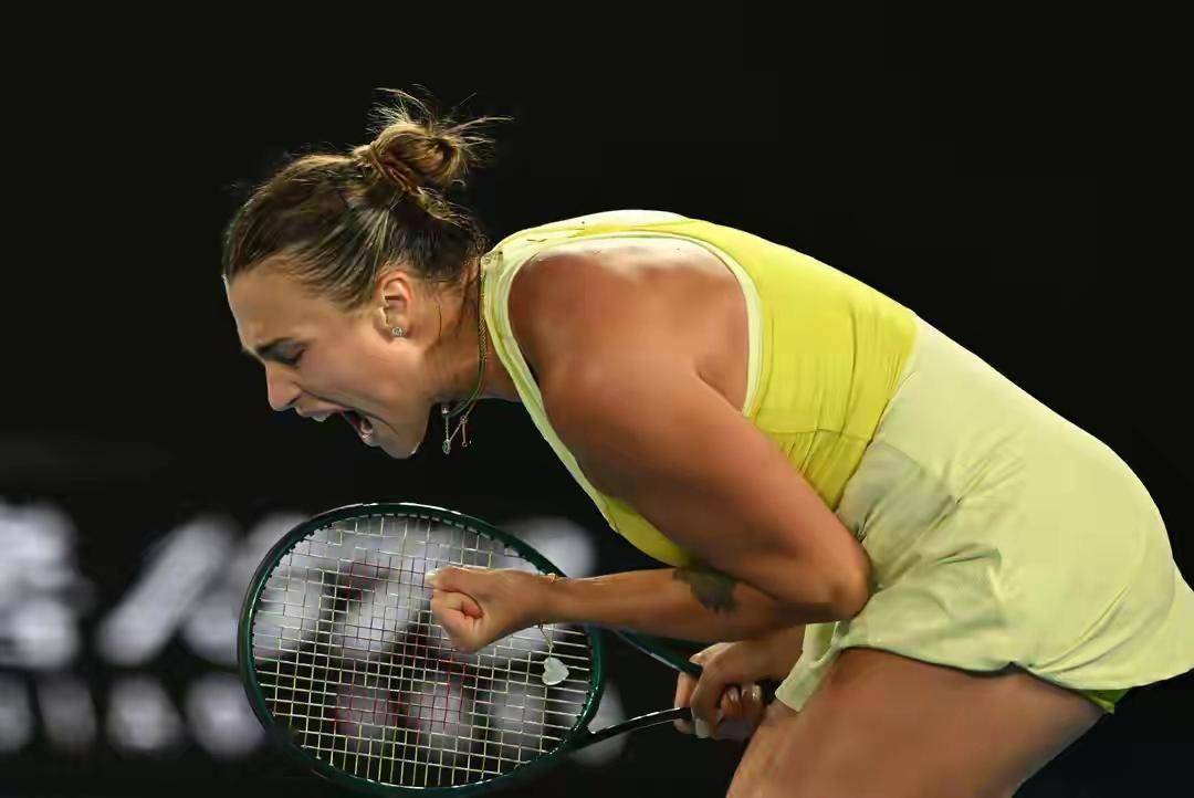 开云体育官方网站-勇敢女球员在比赛中力压对手,斩获胜利