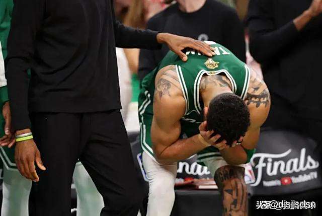 开云体育在线-篮球巨星受伤缺席，球队如何继续征战？