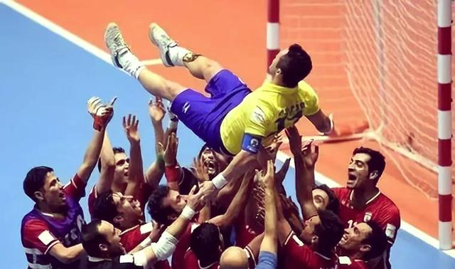 开云体育app-顶级足球赛事掀起了球员技术实力的激烈角逐