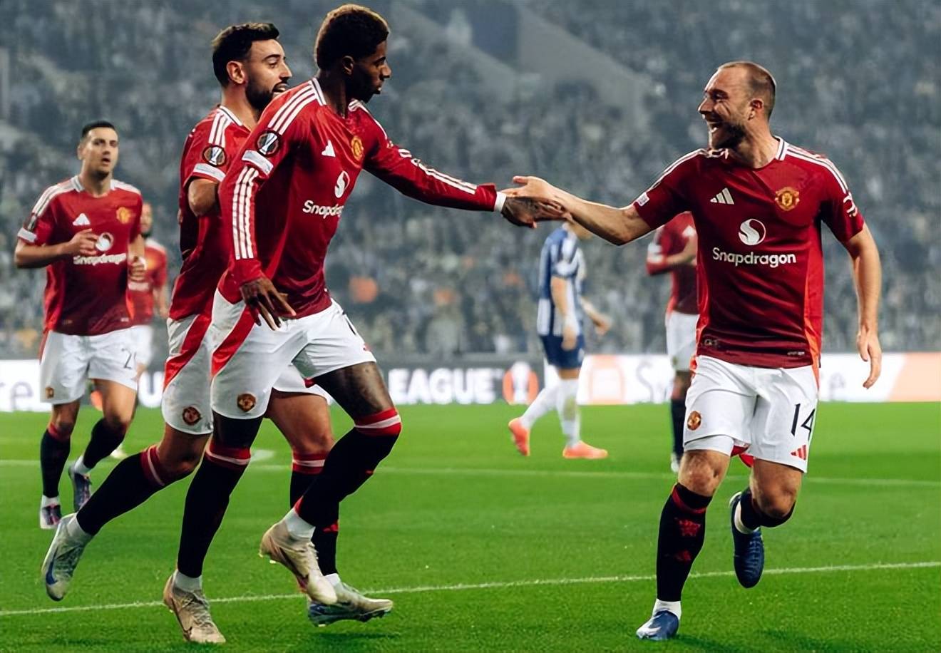 曼联客场战平:豪取积分称霸榜首的简单介绍 曼联客场战平:豪取积分称霸榜首的简单介绍